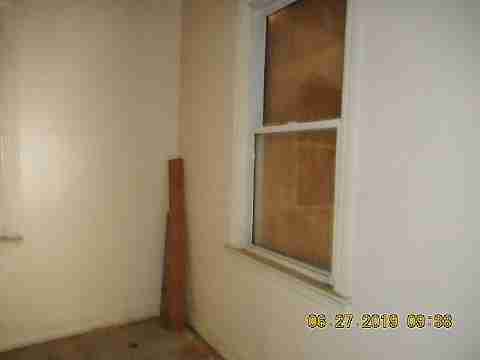 8523 Strathmoor (18)_m.jpg